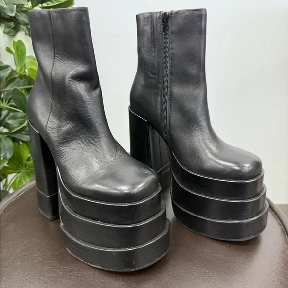 Steve Madden Cobra Black Platform Boots - Picture 2 of 8